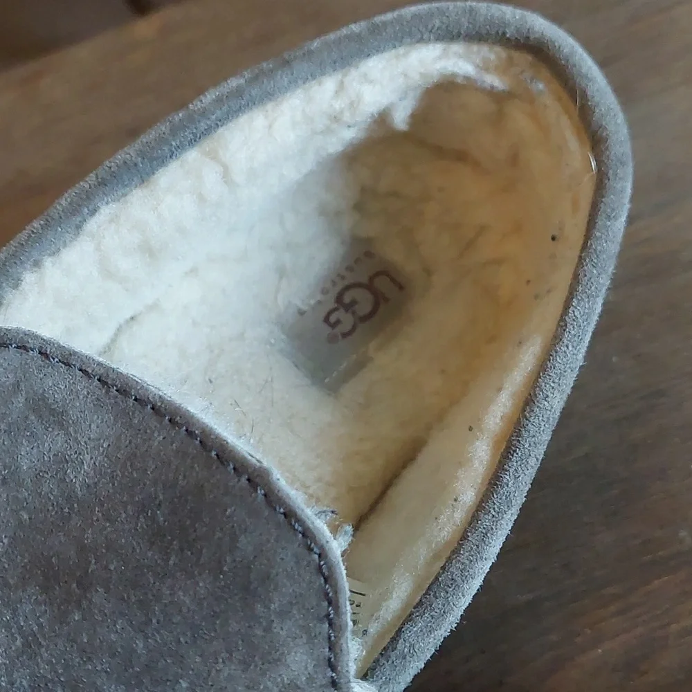 UGG Slippers - Picture 15 of 15